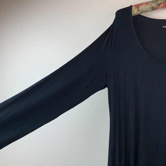SOFT SURROUNDINGS Timely Scoop Neck tunic top drape to an angled high-low hem. - Picture 4 of 9